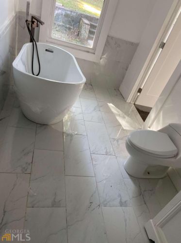 984 Burns Dr, Atlanta GA  30310-4632 exterior