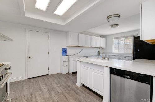 284 Ocean View Dr, Vista, CA 92084-6050