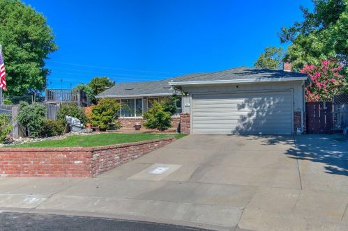 35 Genie Way, Lodi, CA 95242-2835