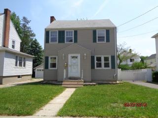 74 Harwich St, Hartford, CT 06114-1729