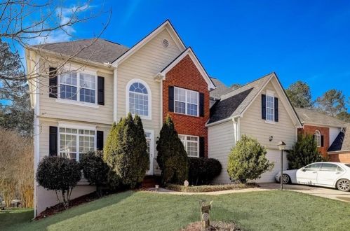 2305 Village Centre Dr, Loganville, GA 30052-8856