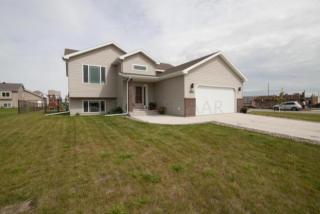 2812 Umber Ct, Fargo, ND 58104-8431