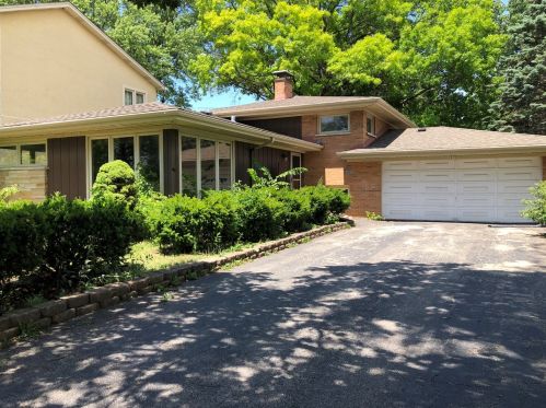 413 Grove Ave, Bensenville, IL 60106-2419