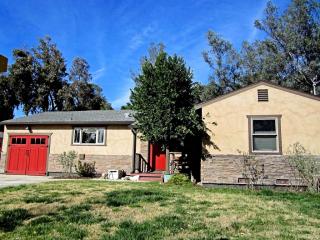 777 Florecita Ln, Altadena, CA 91001-4127