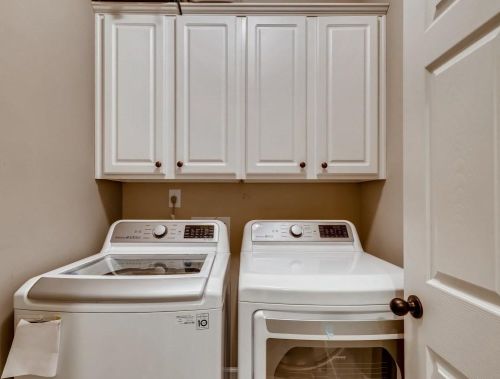 5569 High Point Rd, Atlanta GA  30342-5038 exterior