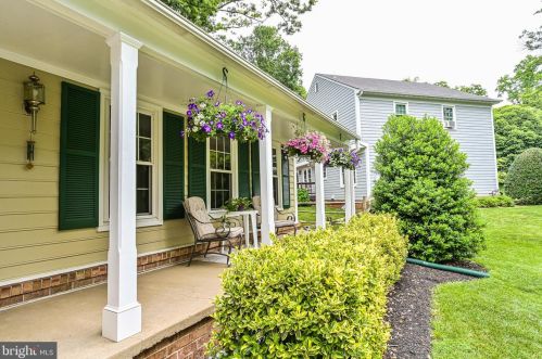 9010 Parliament Dr, Springfield VA  22015-2152 exterior