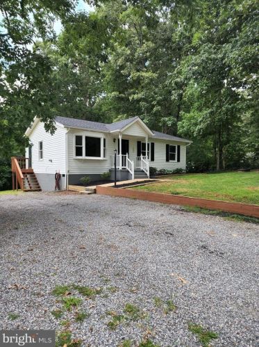 15453 Days Bridge Rd, Mineral, VA 23117-9673