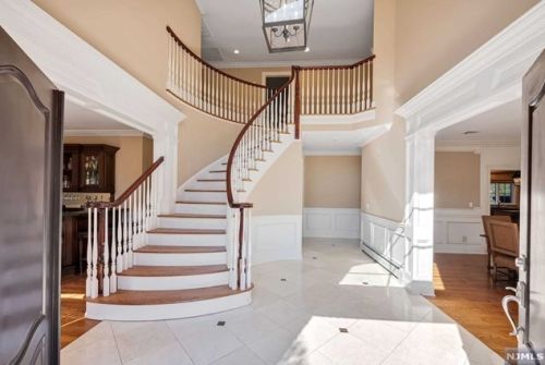 13 Maplewood Rd, Closter, NJ 07624-3212