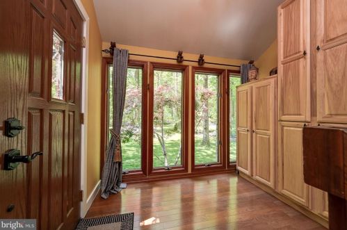1664 Preakness Dr, Gambrills, MD 21054-1150