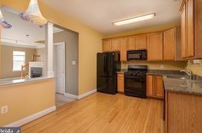 2012 Capstone Cir, Herndon VA  20170-4097 exterior