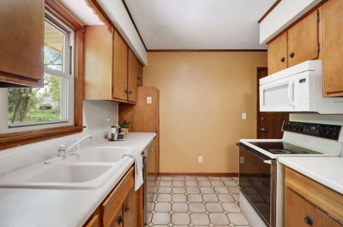 656 17th Ave, Saint Paul MN  55112-6523 exterior