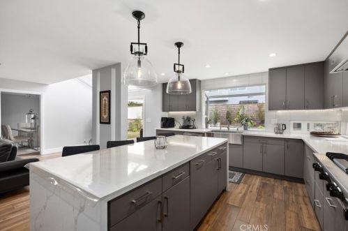 10 Vispera, Irvine CA  92620-2127 exterior