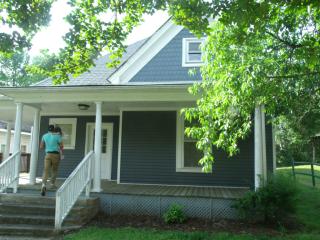 305 Yadkin Ave, Spencer, NC 28159-2517