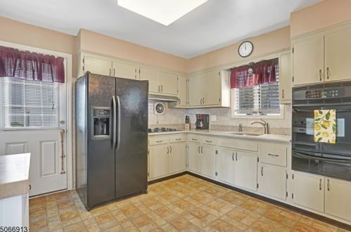 60 Essex Rd, Parsippany, NJ 07054-2661
