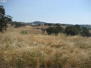 124 Old Barn Ct, Roseburg OR  97471-7733 exterior