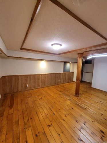 1 Maple St, Ellington CT  06029-3334 exterior
