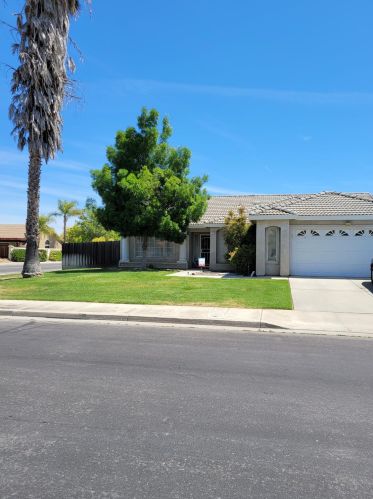 1704 Fir Dr, Los Banos, CA 93635-5235