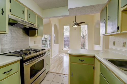 2007 Cedarwood Dr, Carrollton TX 75007-5406 exterior