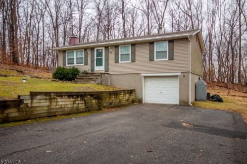 15 Appleseed Rd, Wantage, NJ 07461-4734