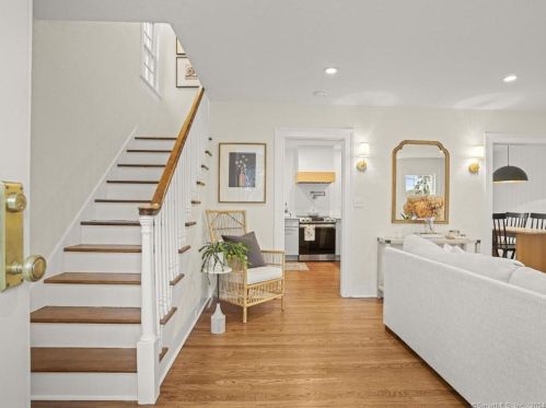 6 Newtown Ter, Norwalk CT  06851-3021 exterior