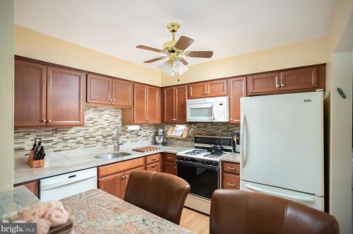 11 Heritage Ct, Trenton NJ 08628-3603 exterior