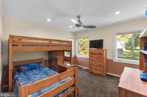 15025 Snowden Dr, Silver Spring MD 20905-5663 exterior