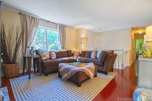 130 Quarry Rd, Milford, CT 06460-2801