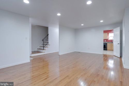 9043 Blarney Stone Dr, Springfield VA  22152-2174 exterior