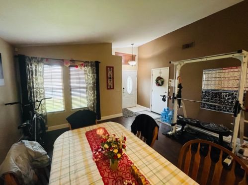 1827 Shadow Park Dr, Turlock, CA 95380-2297