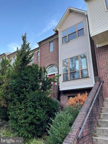 6604 Westbury Oaks Ct, Springfield VA  22152-2516 exterior