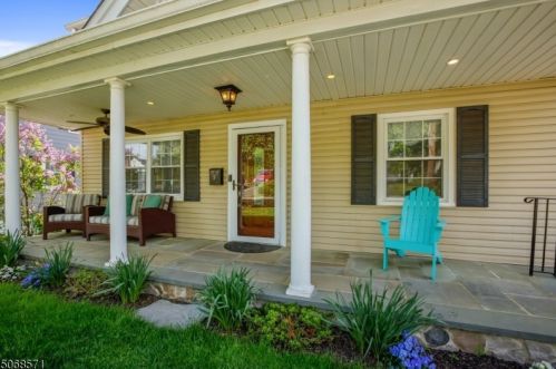 9 Pihlman Pl, Chatham Township, NJ 07928-2706