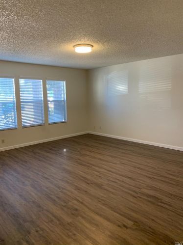 130 Adrian Ct, Vacaville, CA 95687-5176