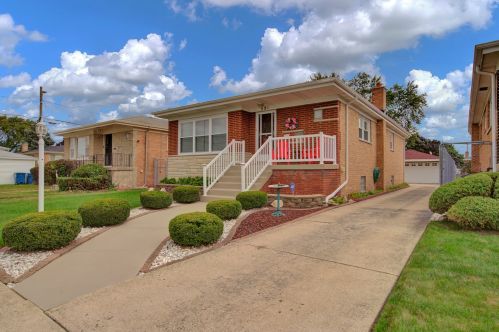591 Bensley Ave, Calumet City, IL 60409-3822