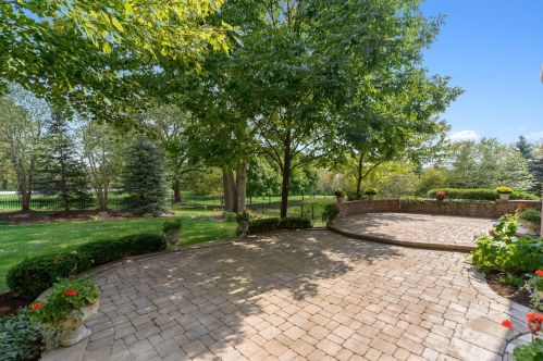 6333 County Line Rd, Willowbrook, IL 60527-4866