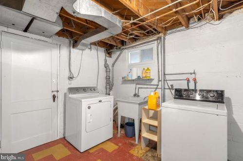 1626 Oakview Dr, Silver Spring MD 20903-2243 exterior