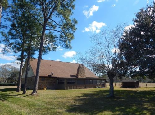 1500 Shanks Rd, Angleton TX 77515-9188 exterior