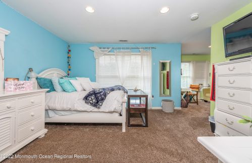 7 Bermet Ct, Tinton Falls NJ 07724-4026 exterior