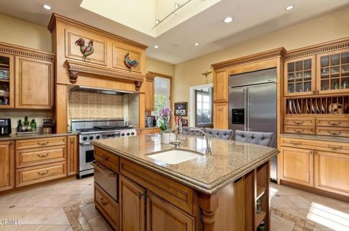 1438 Opechee Way, Glendale CA  91208-1962 exterior