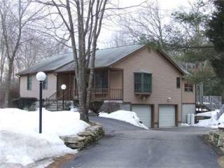 373 Chaplin Dr, Coventry, RI 02816-5070