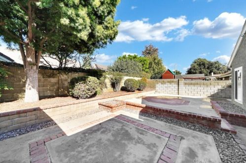 1617 Aspen St, Santa Ana CA  92705-6903 exterior