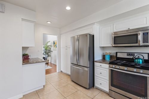 20 Spicewood Way, Irvine CA  92612-2721 exterior