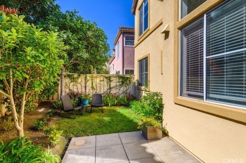 22 Del Ventura, Irvine CA  92606-8857 exterior