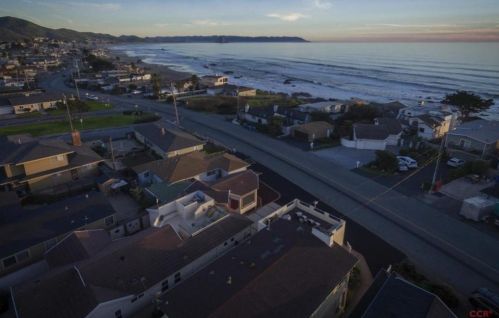 225 Pacific Ave, Cayucos, CA 93430-1637