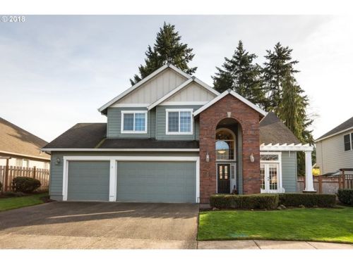 6622 Vernelda St, Portland, OR 97267-3271