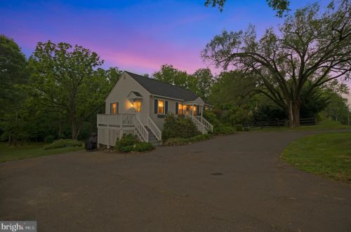 18667 Harmony Church Rd, Leesburg, VA 20175-6828