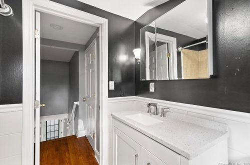 160 River Rd, Huntington CT  06484-4444 exterior