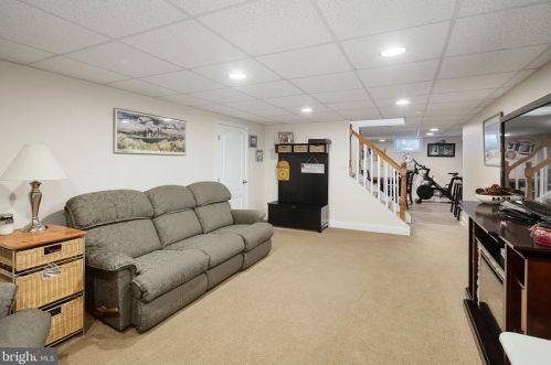 834 Edge Park Dr, Tavistock NJ 08033-1022 exterior