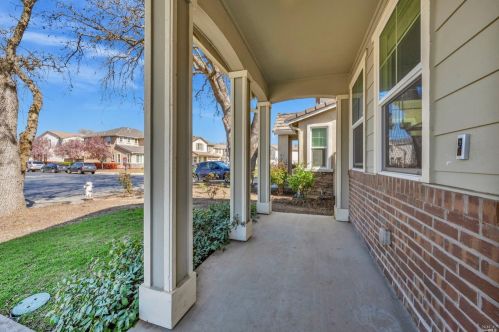413 Comstock Way, Vacaville CA  95688-3128 exterior