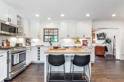 2334 Cortez Way, Atlanta GA  30319-3914 exterior