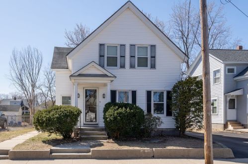 5 Balcom St, Nashua, NH 03060-3762